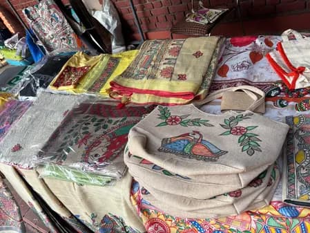 यूपी ट्रेड शो–स्वदेशी मेला 2025 : स्थानीय कारीगरों की प्रतिभा का मंच बना मेला, मधुबनी आर्ट ने लोगों को किया प्रभावित