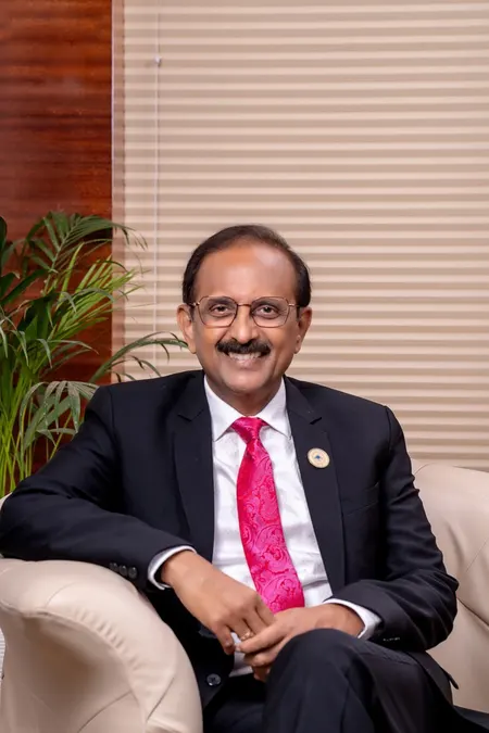 देश की अर्थव्यवस्था मजबूत स्थिति में, आरबीआई के ब्याज दरों में कटौती के फैसले ने दिया संकेत : एसबीआई के चेयरमैन