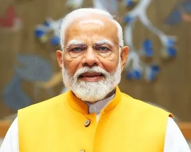 वीर सावरकर ने देश को गुलामी की जंजीरों से मुक्त कराने के लिए जीवन समर्पित किया : पीएम मोदी