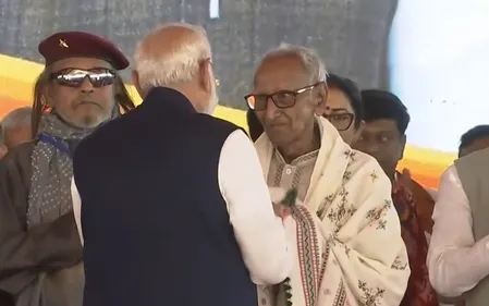बंगाल शपथ समारोह में दिखा भावुक पल, पीएम मोदी ने वरिष्ठ भाजपा कार्यकर्ता माखनलाल सरकार से लिया आशीर्वाद