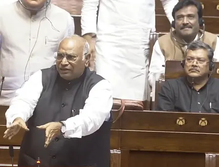 नीट विवाद पर खड़गे का बड़ा बयान, इस्तीफे से पहले चर्चा नहीं