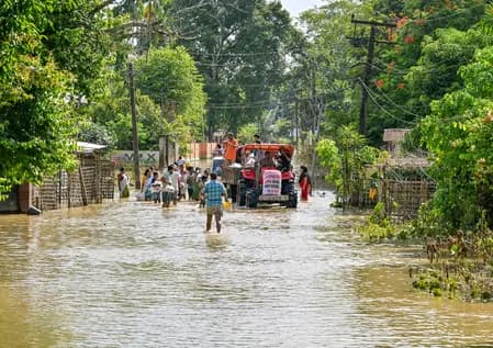 असम में बाढ़ का प्रकोप गहराया, 80 की जान गई; 2.12 लाख से ज्यादा लोग बेहाल