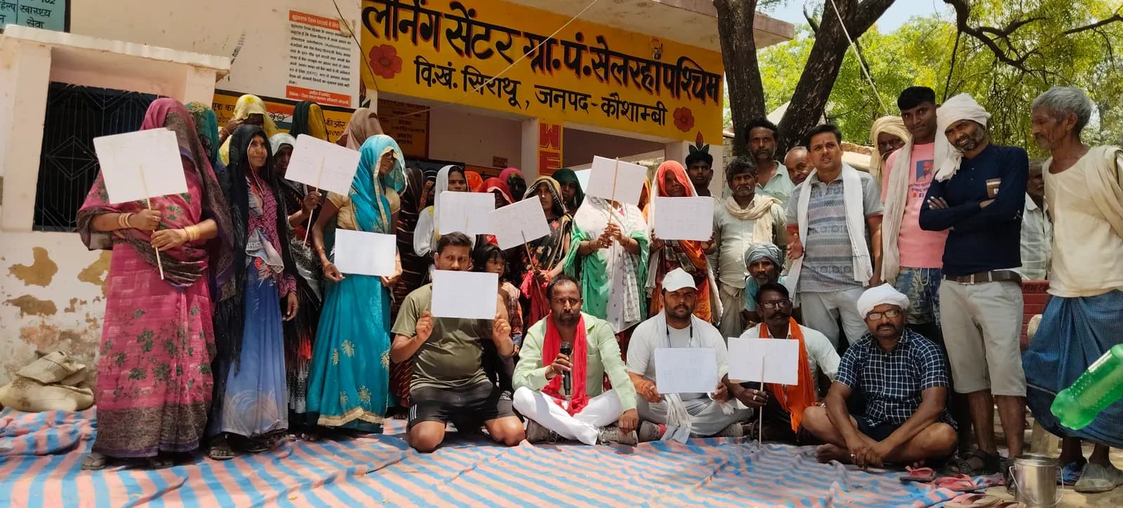 अनोखी पहल : राष्ट्रीय पक्षी मोर के लिए महिलाएं जुटा रही हैं पानी