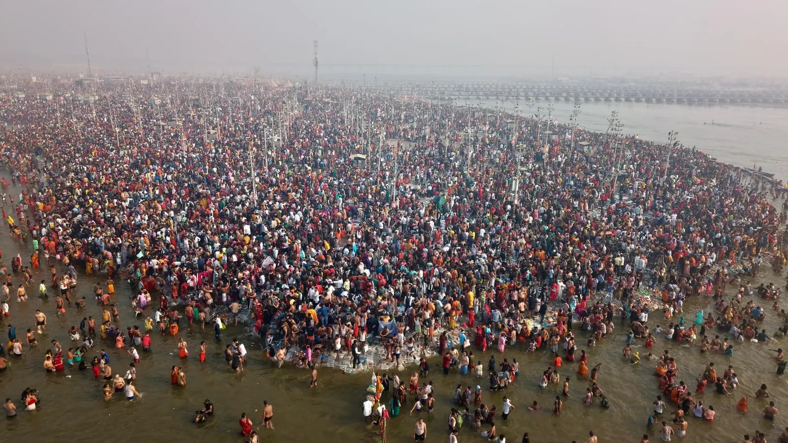 विदेशी श्रद्धालुओं ने साझा किए अनुभव, महाकुम्भ को बताया अद्भुत और अविस्मरणीय अनुभव