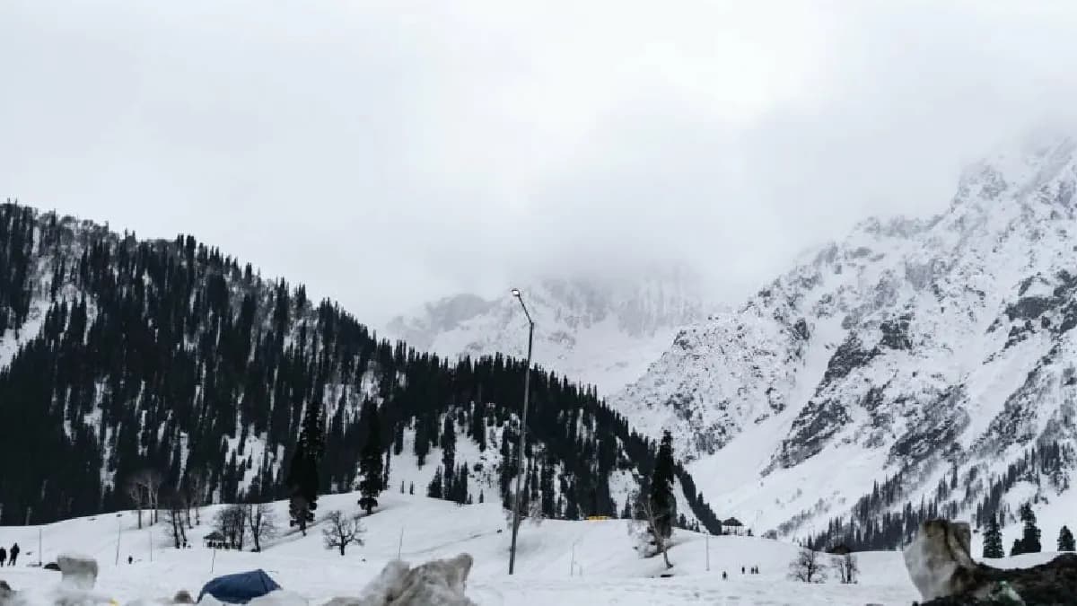 जम्मू-कश्मीर के ऊंचे इलाकों में बर्फबारी शुरू