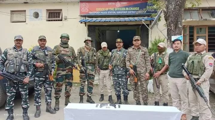 मणिपुर में हथियार और गोला-बारूद बरामद