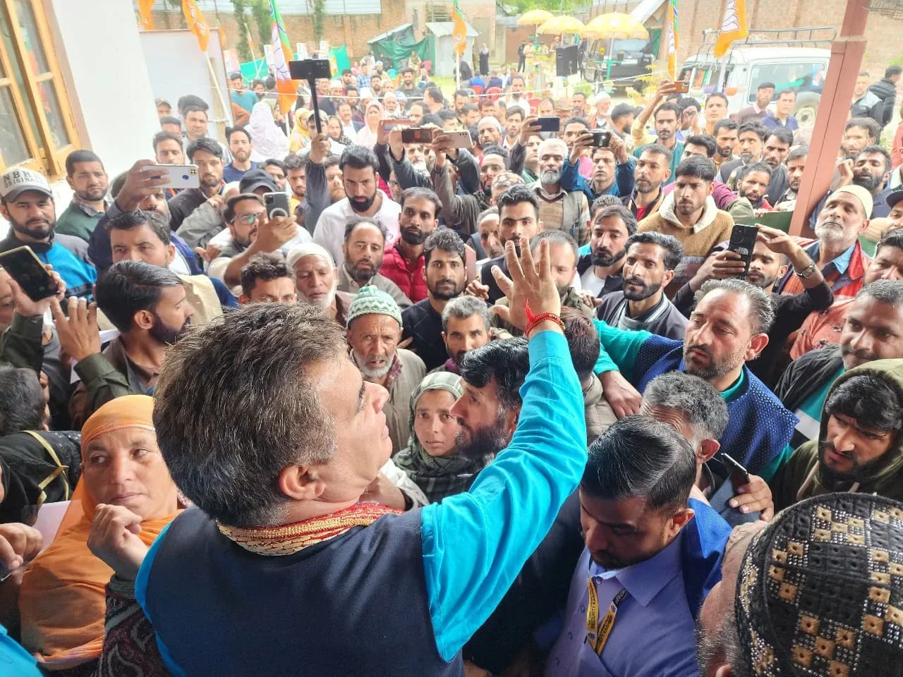 कश्मीर के लोगों के दिलों में खिल रहा है कमल: रैना