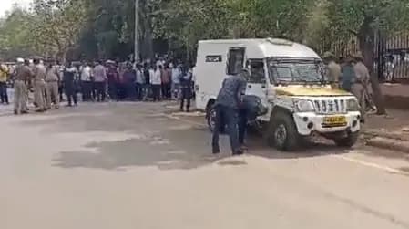 बेंगलुरु में दिन दहाड़े करोड़ों रुपये की लूट, एटीएम फंड ले जा रही गाड़ी को बनाया निशाना