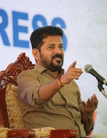 हैदराबाद में आवारा कुत्तों के हमले में दिव्यांग बच्चे की हालत गंभीर, तेलंगाना सीएम ने दिए कड़ी कार्रवाई के निर्देश
