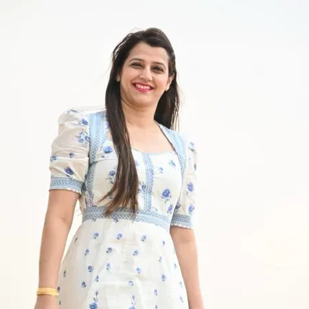 बीएमसी चुनाव से पहले उद्धव ठाकरे गुट को बड़ा झटका, तेजस्वी घोसालकर ने दिया इस्तीफा