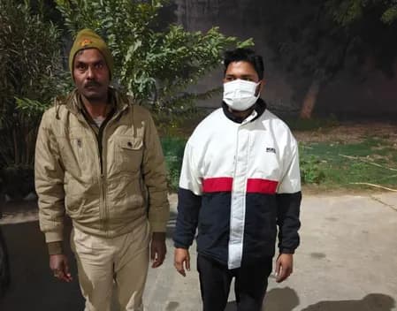 नोएडा: पत्नी पर चाकू से हमला करने वाला पति गिरफ्तार, वारदात में इस्तेमाल चाकू बरामद