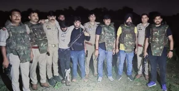डेढ़ करोड़ की चोरी में शामिल एक बदमाश मुठभेड़ में घायल, दूसरे ने किया समर्पण