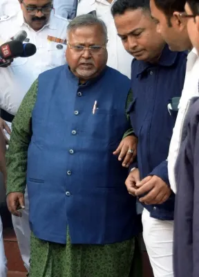 चुनाव से पहले बंगाल में ED का एक्शन, पूर्व मंत्री पार्थ चटर्जी के आवास पर रेड