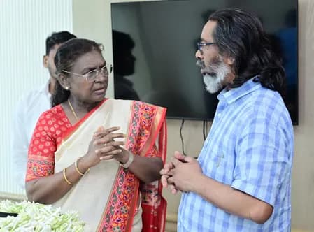 दिल्ली : राष्ट्रपति मुर्मू ने गंगाराम अस्पताल पहुंचकर दी शिबू सोरेन को श्रद्धांजलि