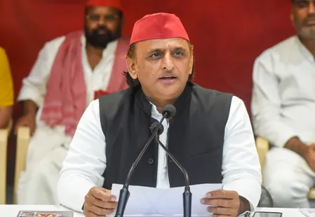 आज़म खान रिहा, अखिलेश यादव बोले – 'सपा सरकार में फर्जी केस वापस लेंगे'