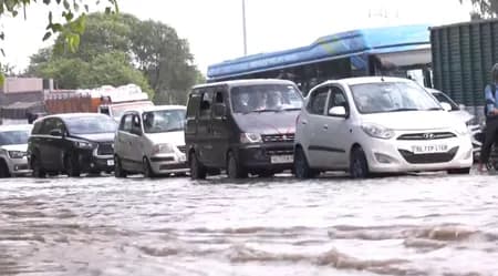 दिल्ली में यमुना नदी का जलस्तर खतरे के निशान से ऊपर, निगम बोध घाट हुआ बंद