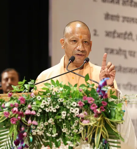बस चालकों की हर तीन महीने में मेडिकल और फिटनेस जांच अनिवार्य हो : सीएम योगी
