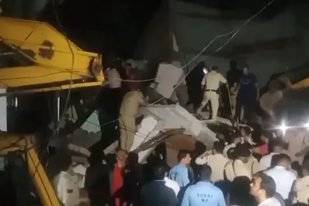 इंदौर: विजय नगर में इमारत ढहने से 14 घायल, बचाव अभियान जारी
