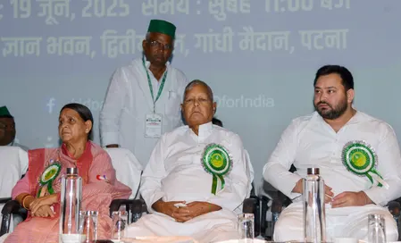 आईआरसीटीसी स्कैम : लालू, राबड़ी और तेजस्वी पर राउज एवेन्यू कोर्ट में भ्रष्टाचार के आरोप तय