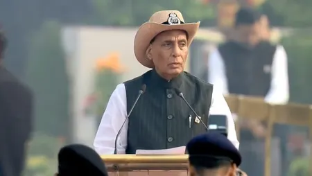 जो क्षेत्र नक्सलियों के आतंक से कांपते थे आज वहां सड़कें, अस्पताल, स्कूल और कॉलेज हैंः राजनाथ सिंह