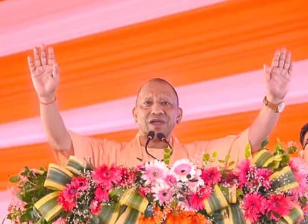 योगी सरकार के नेतृत्व में ब्रांड काशी की वैश्विक छलांग, 12 साल में 45 करोड़ से ज्यादा सैलानी पहुंचे