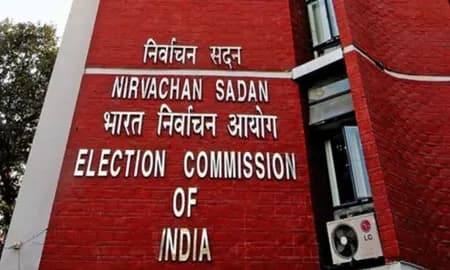 पश्चिम बंगाल में एसआईआर पर घमासान, टीएमसी सांसदों का प्रतिनिधिमंडल पहुंचा चुनाव आयोग