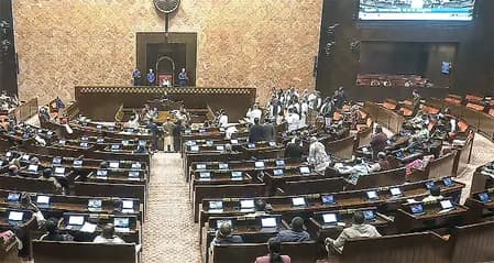 संसद में उठा इंडिगो की उड़ाने रद्द होने मुद्दा, नागरिक उड्डयन मंत्री से मांगा जवाब