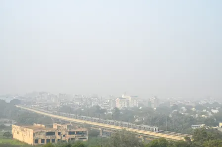 दिल्ली-एनसीआर : सर्दी, कोहरा और प्रदूषण के तिहरे संकट की मार, एक्यूआई 400 के पार