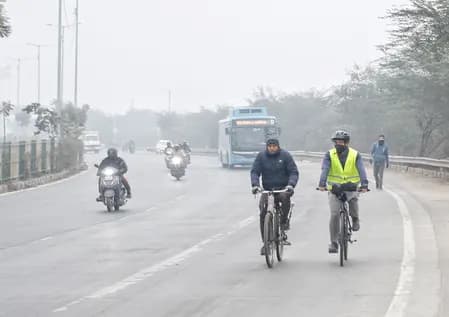 पहाड़ों की बर्फबारी का असर एनसीआर में, ठंड बढ़ी, हवा से सुधरी हवा की गुणवत्ता