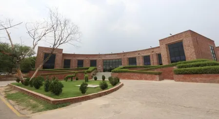 जेएनयू में छात्रों ने कई जगह की तालाबंदी, प्रशासन ने दी सख्त कार्रवाई की चेतावनी