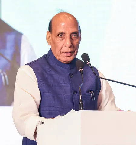 आधुनिक युद्ध पर रक्षा मंत्री का जोर: मजबूत सेना और सजग नागरिक ही राष्ट्र सुरक्षा की कुंजी