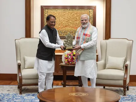 बस्तर के विकास को रफ्तार, सीएम साय ने पीएम मोदी को सौंपा ब्लूप्रिंट