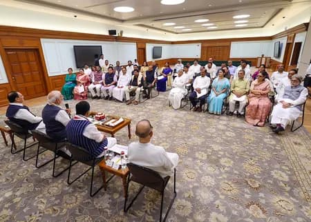 पीएम मोदी ने एनसीपीआई और शिवसेना के सभी सांसदों संग की बैठक, संसदीय जिम्मेदारियों पर हुई चर्चा