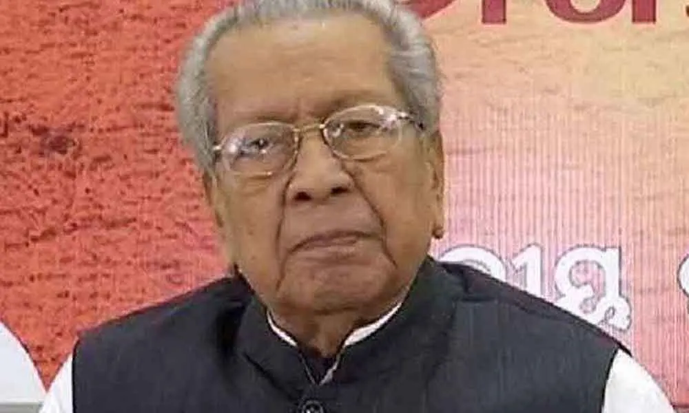 राज्यपाल हरिचंदन ने नक्सली मुठभेड़ में शहीद हुए जवानों को दी श्रद्धांजलि