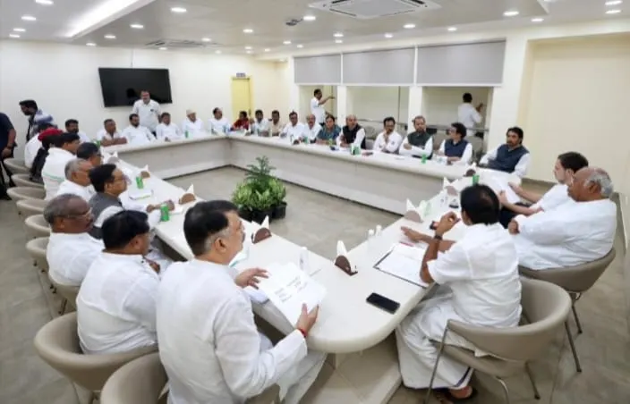 कांग्रेस अध्यक्ष मल्लिकार्जुन खड़गे की अध्यक्षता में झारखंड में होने वाली विधानसभा चुनाव को लेकर हुई बैठक