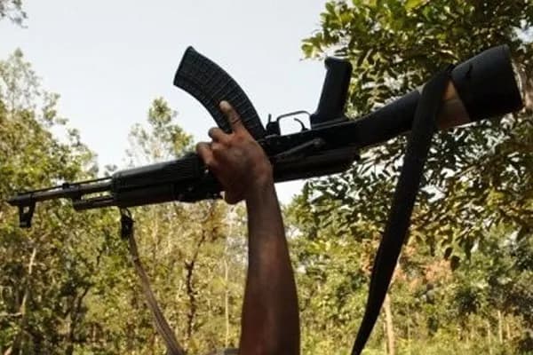 पश्चिमी सिंहभूम में आईईडी ब्लास्ट में महिला नक्सली घायल