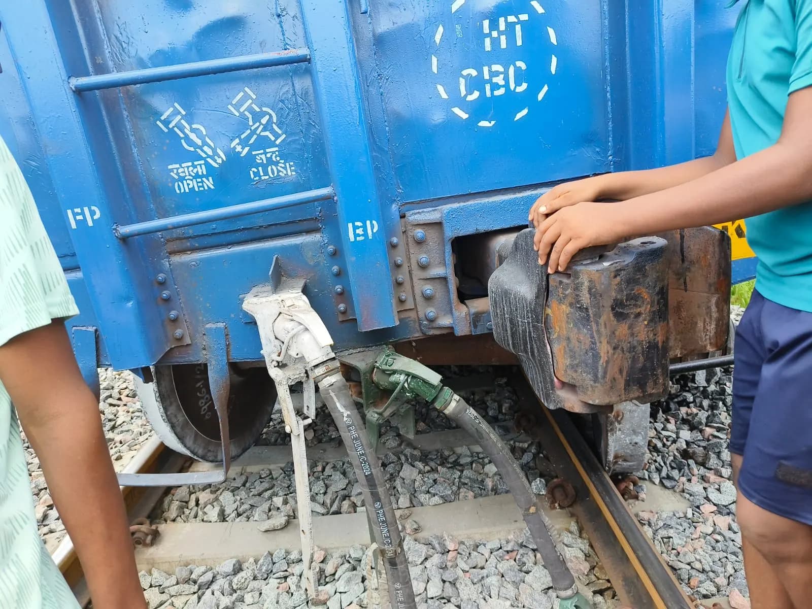 बिहार के गया में डेडिकेटेड फ्रंट कॉरिडोर की नई रेल लाइन पर मालगाड़ी की 12 बोगियां बेपटरी
