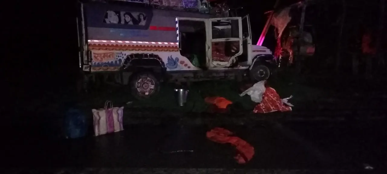 झारखंड के लातेहार में बिजली पोल से टकराई कांवड़ तीर्थयात्रियों की गाड़ी, पांच की मौत