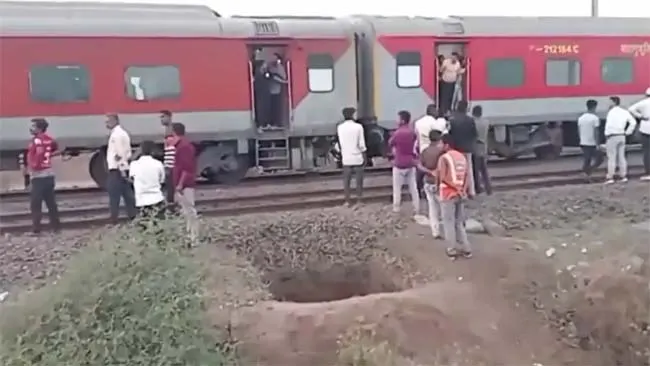 अफवाह की वजह से हुआ जलगांव रेल हादसा , 13 लोगों की मौत : अजित पवार