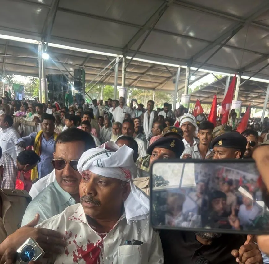 उलगुलान न्याय महारैली में कांग्रेस और राजद के कार्यकर्ता भीड़े,केएन त्रिपाठी के भाई का सिर फटा