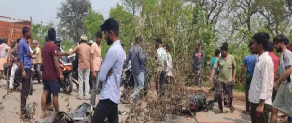 रफ़्तार का कहर : बालू लदे ट्रक ने 6 लोगों को रौंदा -बाइक सवार 3 की मौत