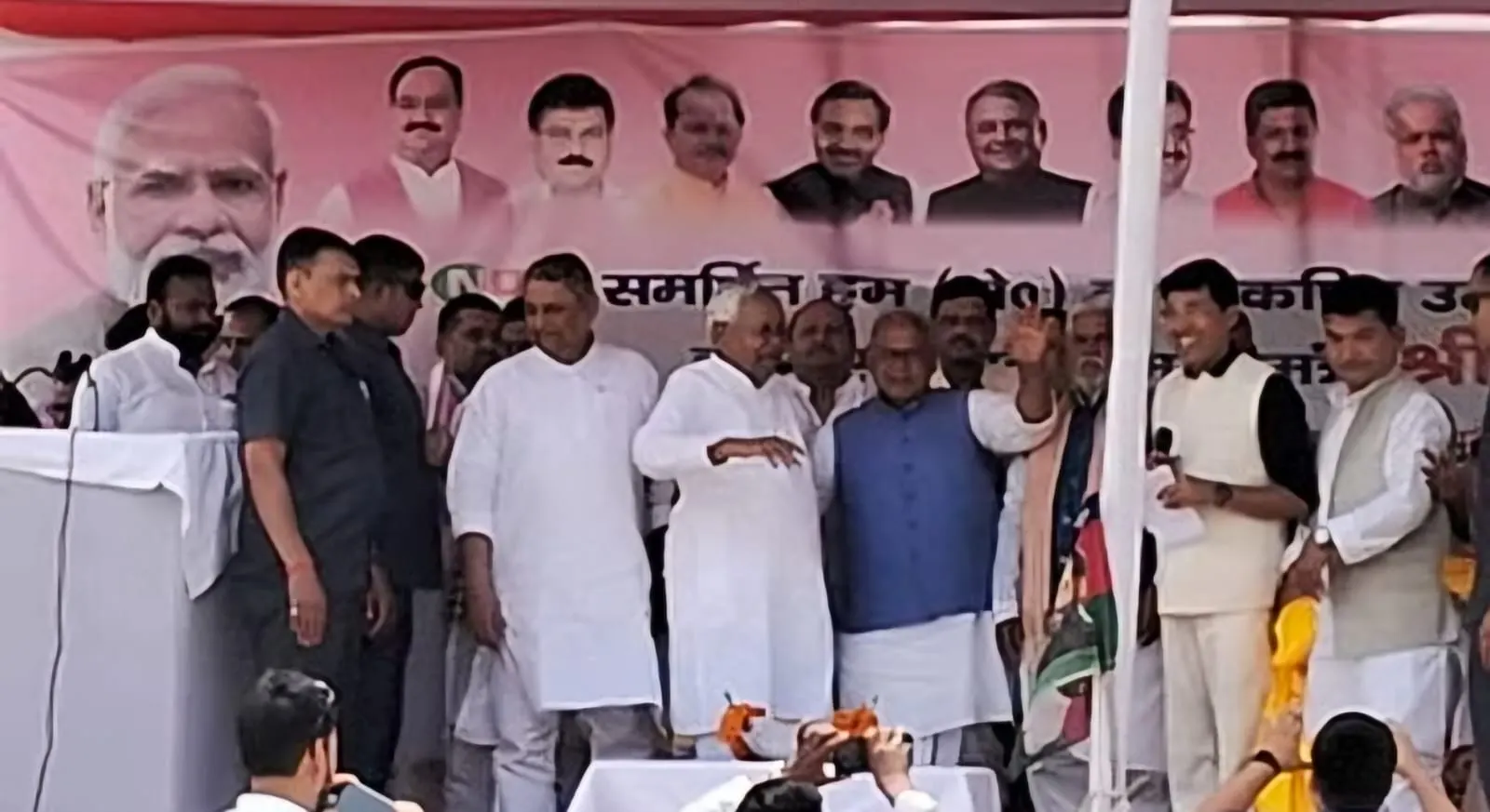 मांझी के लिए वोट मांगने गया पहुंचे सीएम नीतीश कुमार