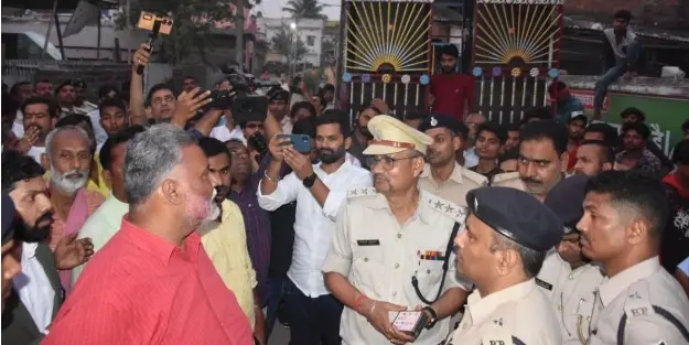 पप्पू यादव के आवास पर पुलिस की छापेमारी -पूर्णिया से निर्दलीय लड़ रहे लोकसभा का चुनाव