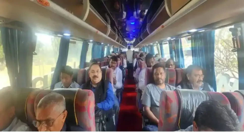 हैदराबाद से रांची लौटे सत्ता पक्ष के विधायक, कल फ्लोर टेस्ट में होंगे शामिल