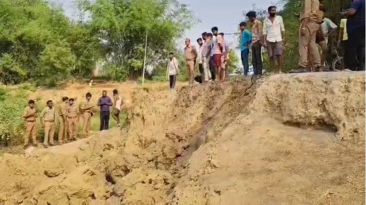 उप्र के कौशांबी में टीला धंसा,पांच महिलाओं की मौत,मुख्यमंत्री योगी ने मुवाअजे का ऐलान किया