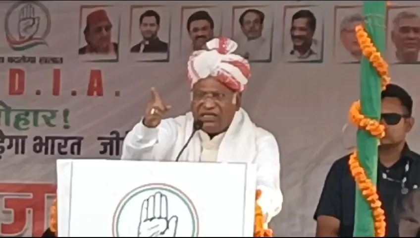 अब लोगों के बीच एक नया झूठ परोस रहे प्रधानमंत्री मोदी : मल्लिकार्जुन खड़गे