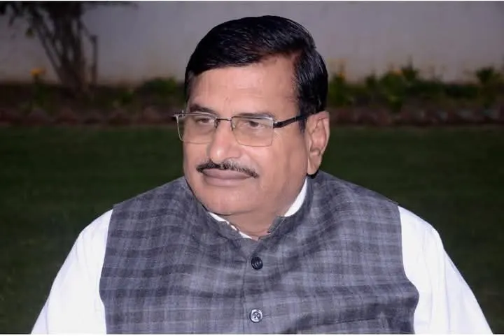 मुलायम सिंह यादव के भाई राजपाल यादव का निधन, सैफई पहुंचे अखिलेश यादव