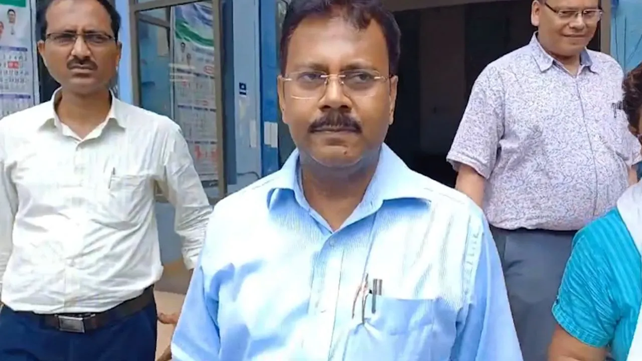 सीबीआई की आरजी कर अस्पताल के पूर्व प्रिंसिपल संदीप घोष से रातभर चली पूछताछ जारी, 20 घंटे बाद भी रिहाई नहीं