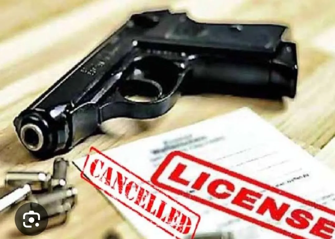 पलामू जिला प्रशासन की बड़ी करवाई,एसडीएम, डीएसपी, थाना प्रभारी समेत 320 लोगों के आर्म्स लाइसेंस को किया रद्द