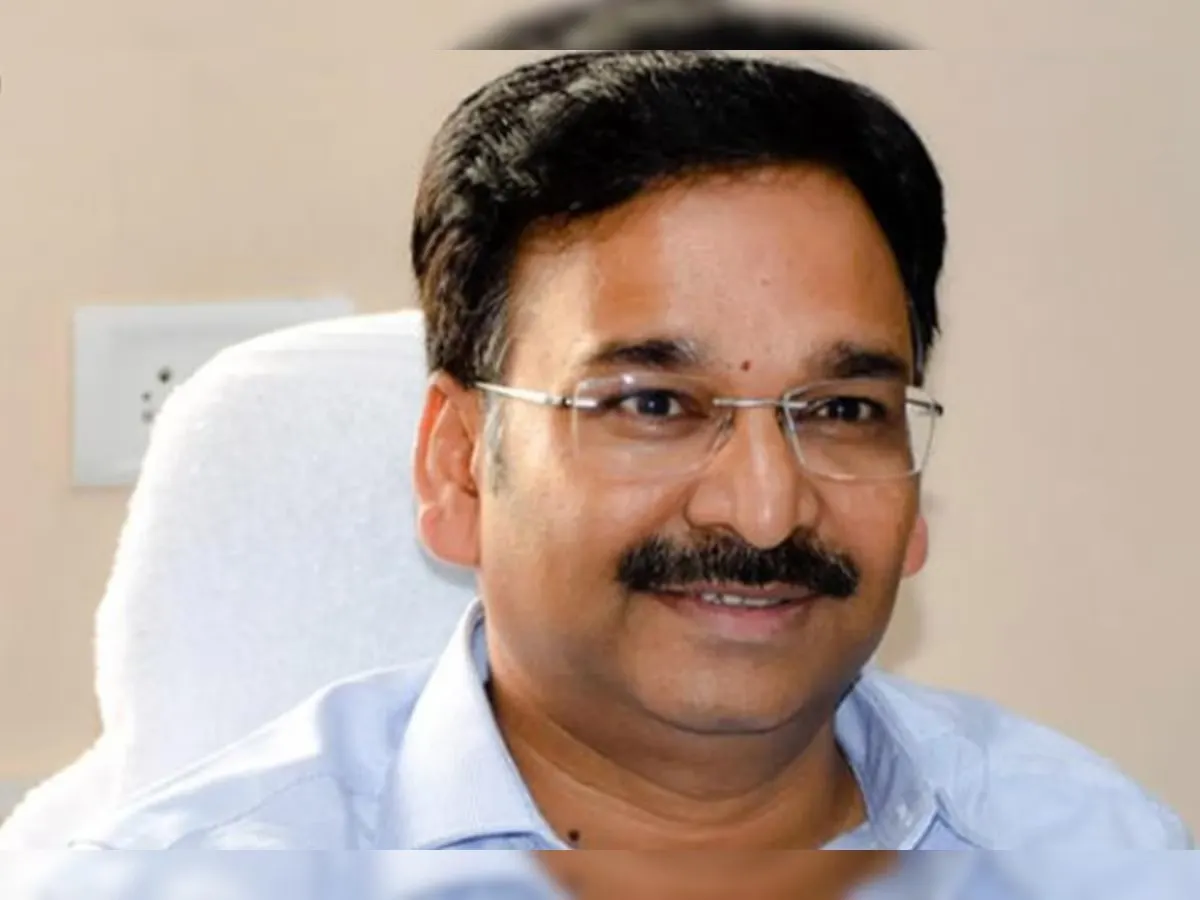 झारखंड के पांच आईएएस बदले गए, सीएम के प्रधान सचिव के पद से हटाए गए विनय चौबे